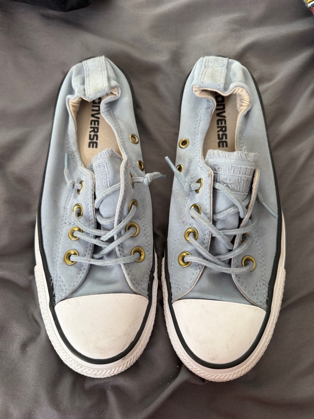 Converse Low Top Sneakers in Light Blue and White. Women’s size 7